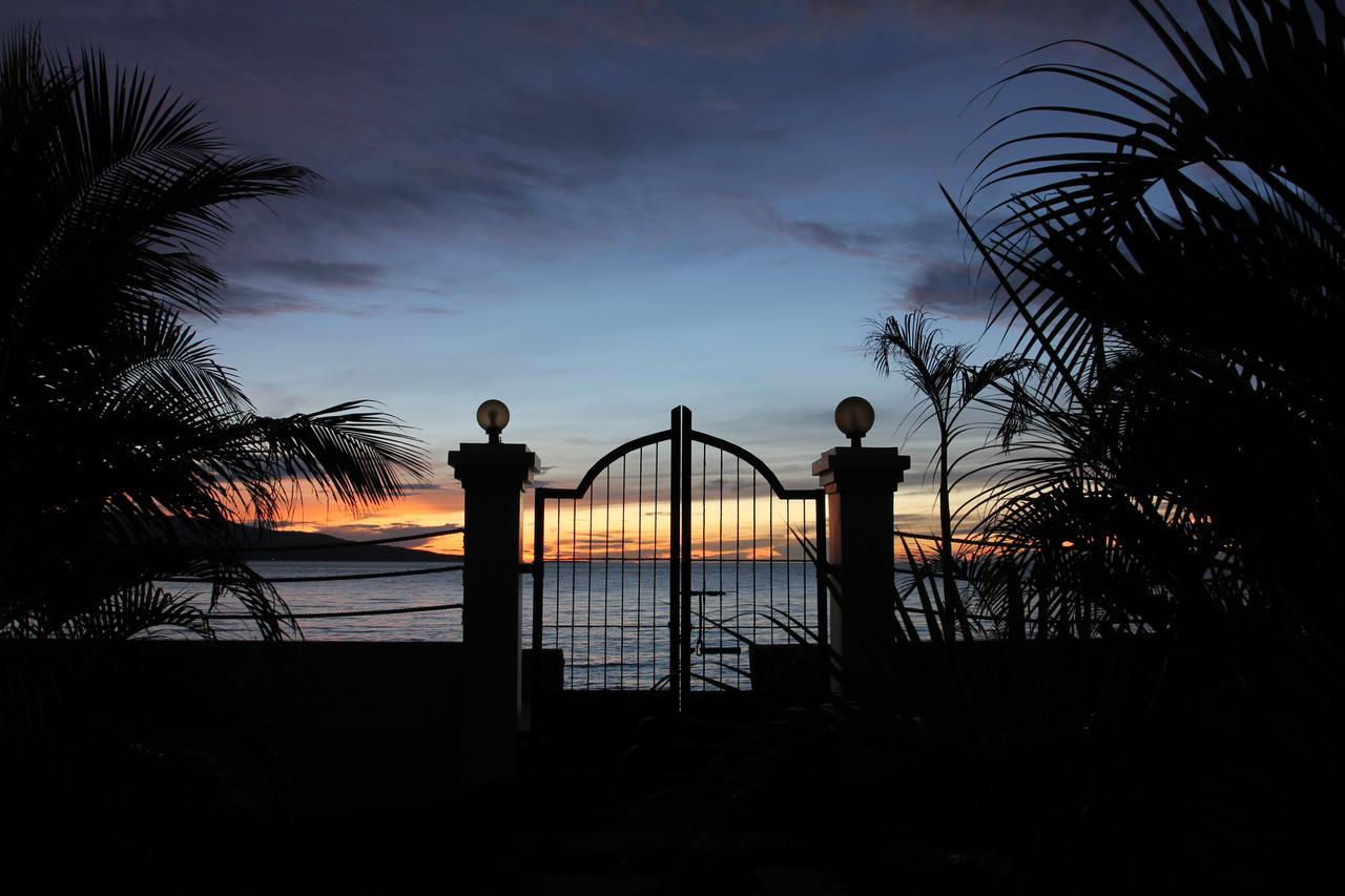 The Wilsons' Shangrila Panzió Dumaguete City Kültér fotó